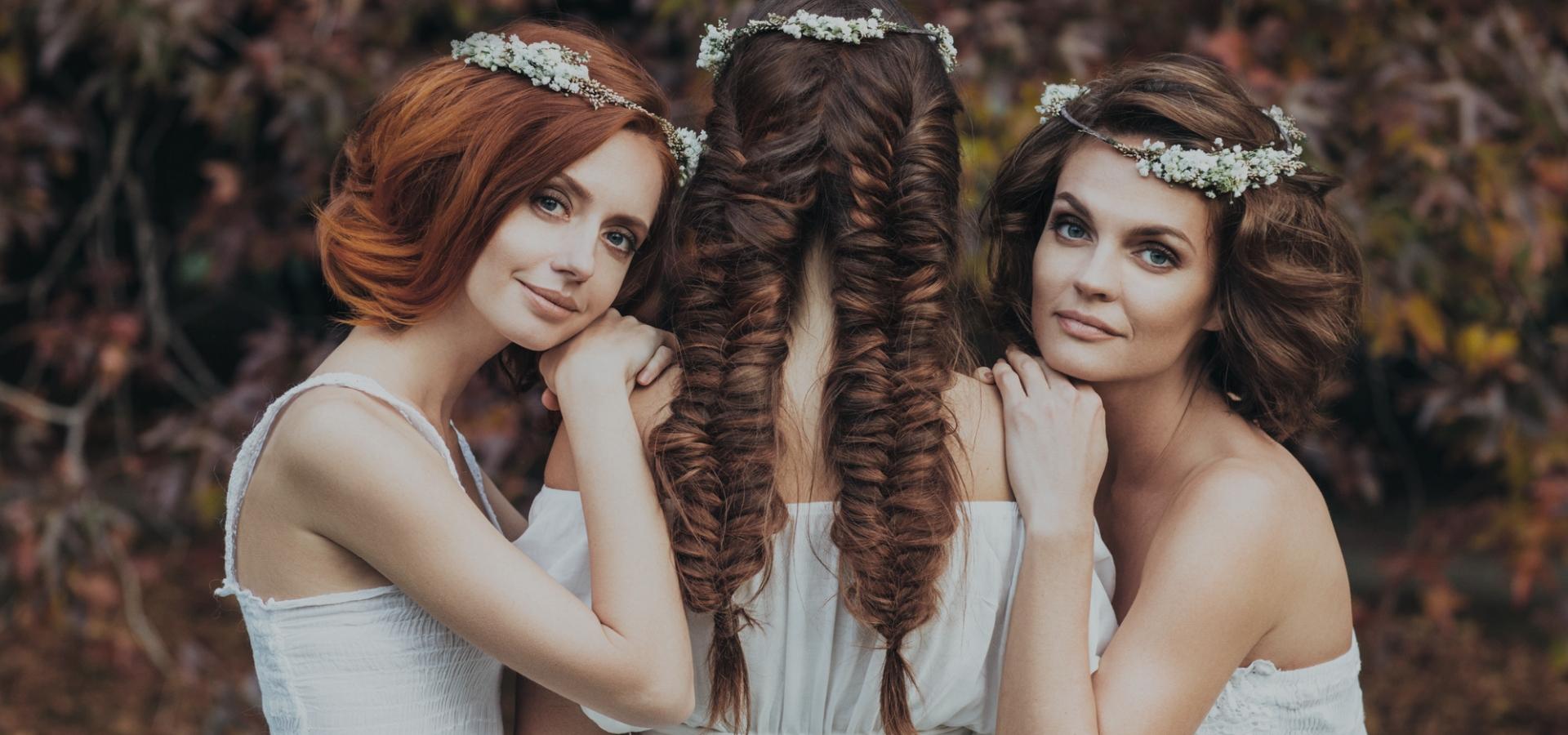 Kobiety podczas sesji zdjęciowej w lesie